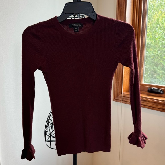 Like New Wool Fitted Sweater - Picture 2 of 4